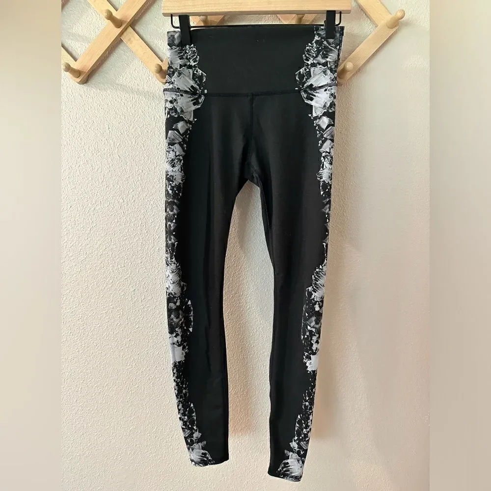 Alo Yoga Black White Dark Krystal Graphic High Waisted Airbrush Workout Leggings